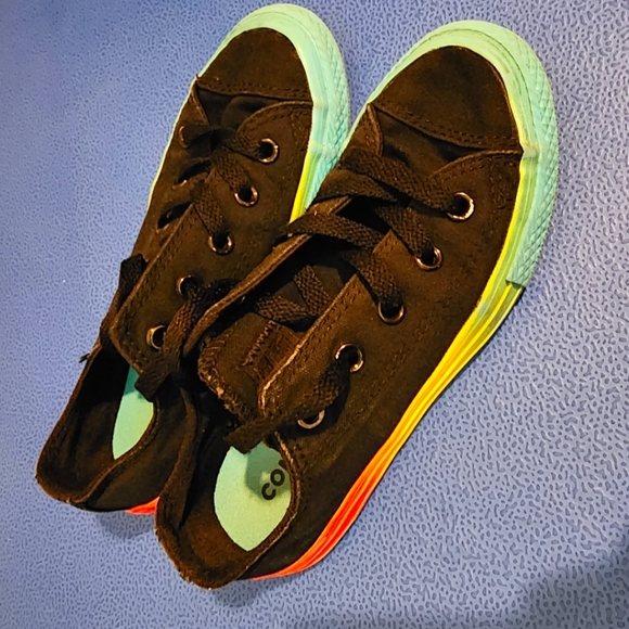 Kids Converse Shoes - Picture 2 of 4